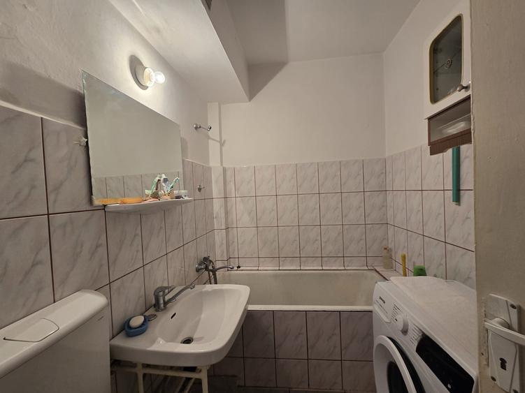Apartament cu 2 camere semidecomandat în Calea Galați