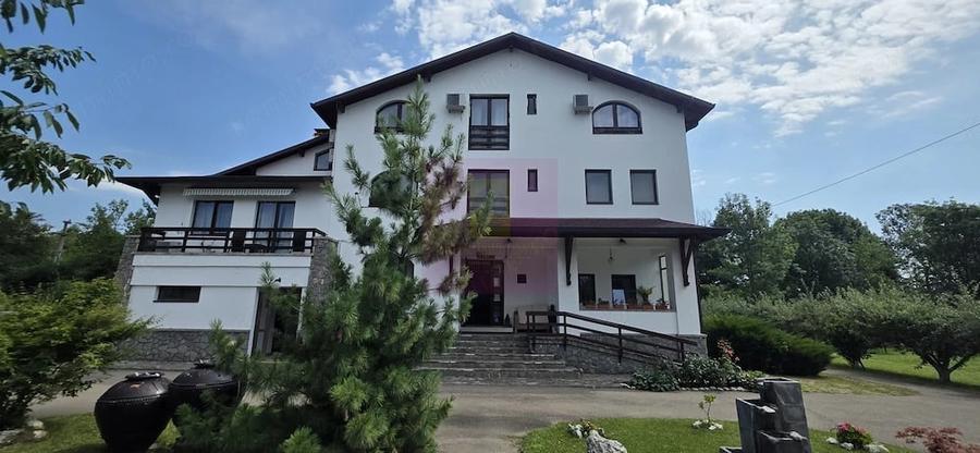 Spațiu comercial, de 1,200 mp, în Cornu