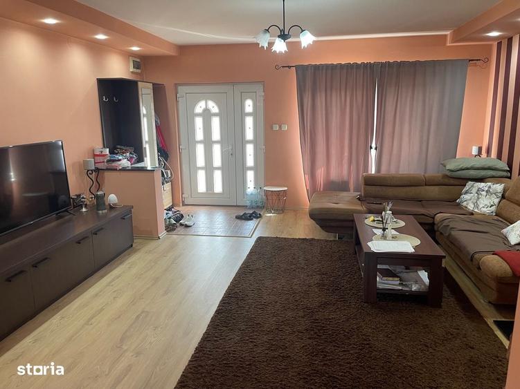 Casă cu 3 camere în Cloșca