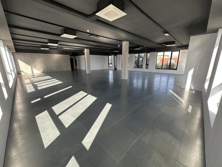 Birou, de 212 mp, în Aeroport