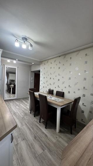 Apartament cu 3 camere semidecomandat în Central