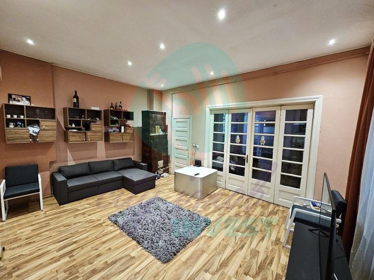 Apartament cu 4 camere semidecomandat în Unirii