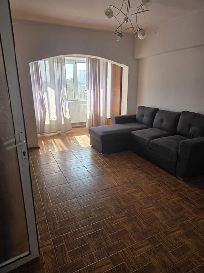 Apartament cu 4 camere decomandat în Casa de Cultură