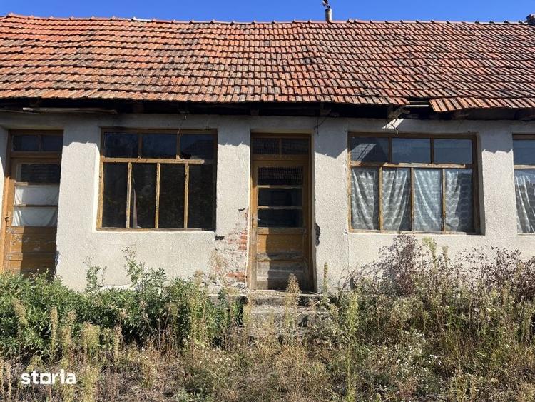 Casă cu 8 camere cu Teren 1150 Mp în Coșteiu