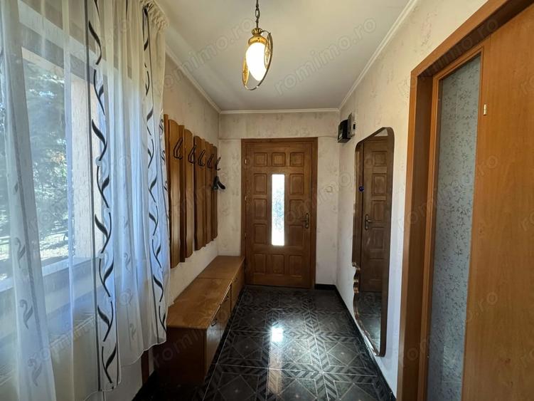 Casă cu 6 camere cu Teren 4057 Mp în Găneasa