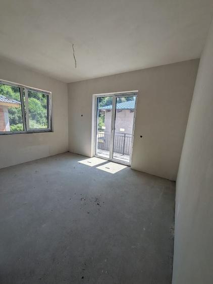 Duplex cu 4 camere cu Canalizare în Florești