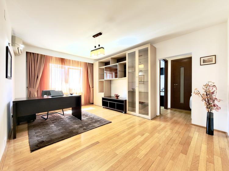 Apartament cu 4 camere decomandat, mobilat în Decebal