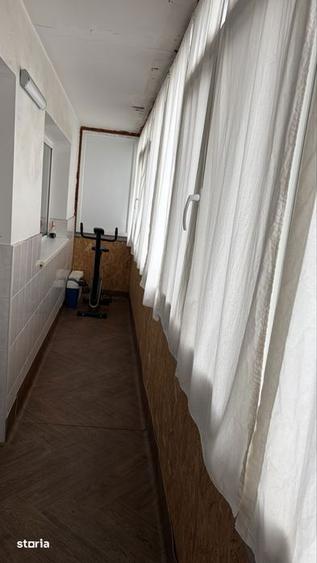 Apartament cu 3 camere semidecomandat, mobilat în Berceni