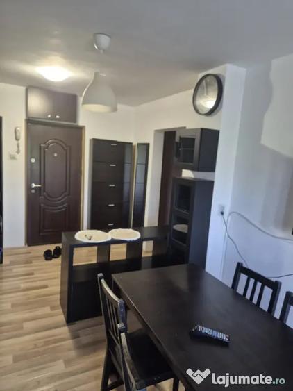 Apartament cu 3 camere semidecomandat în Drumul Taberei