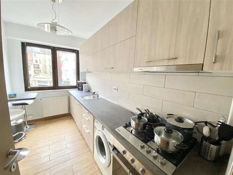 Apartament cu 3 camere decomandat, mobilat în Nordului