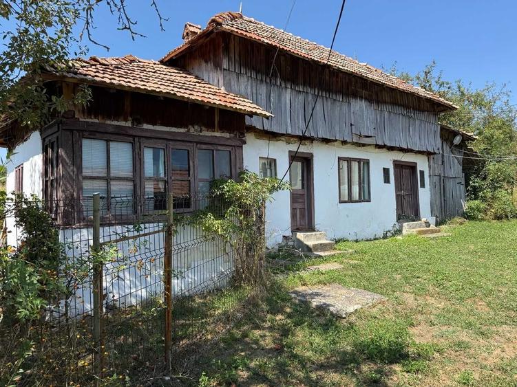Casă cu 4 camere în Hârtiești