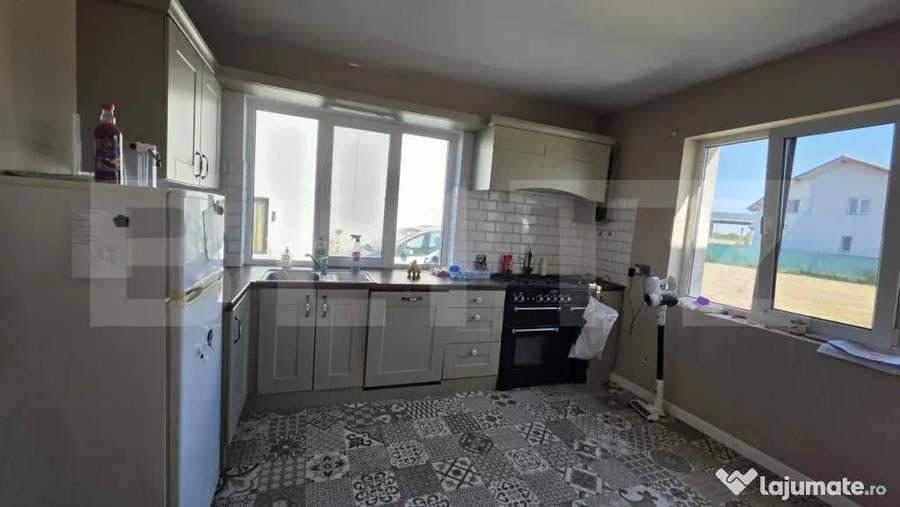 Casă cu 4 camere cu Teren 5000 Mp în Sud