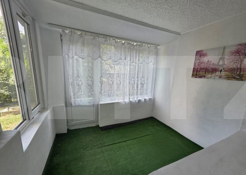 Apartament cu 2 camere semidecomandat, mobilat în Simeria