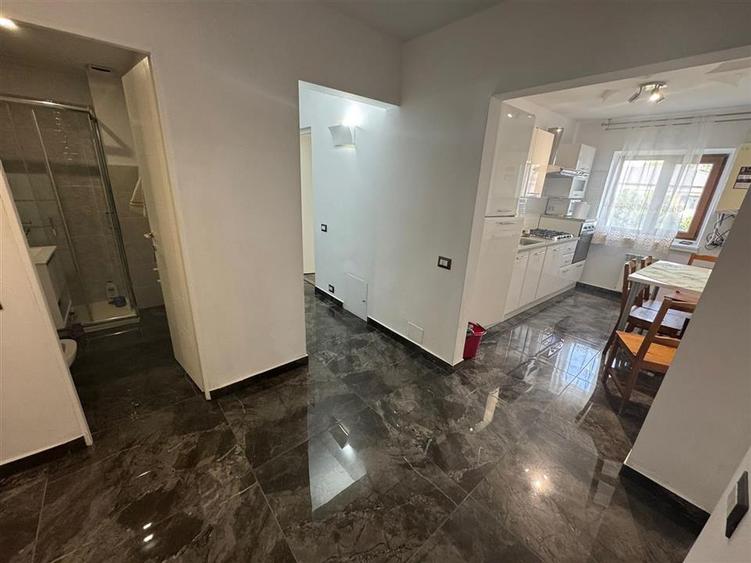 Apartament cu 3 camere decomandat, mobilat în Central