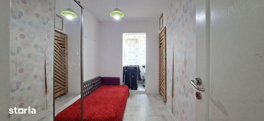 Apartament cu 3 camere în Micro 17
