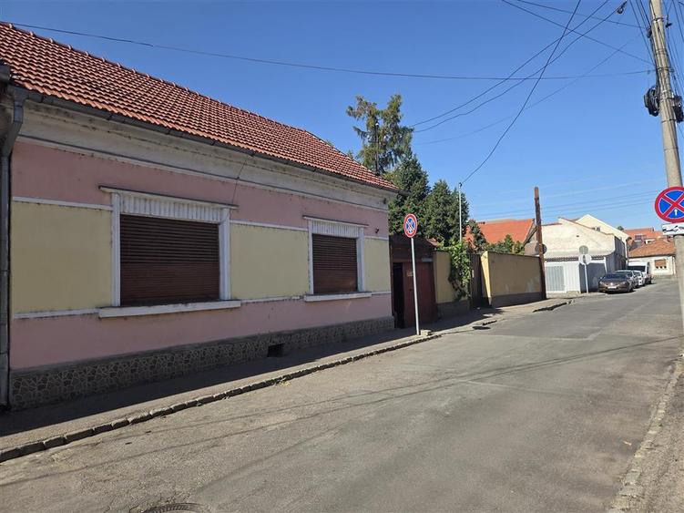 Casă cu 4 camere cu Teren 328 Mp în Ultracentral