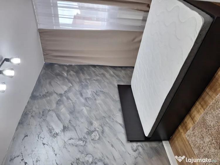Apartament cu 3 camere decomandat în Aleea Trandafirilor