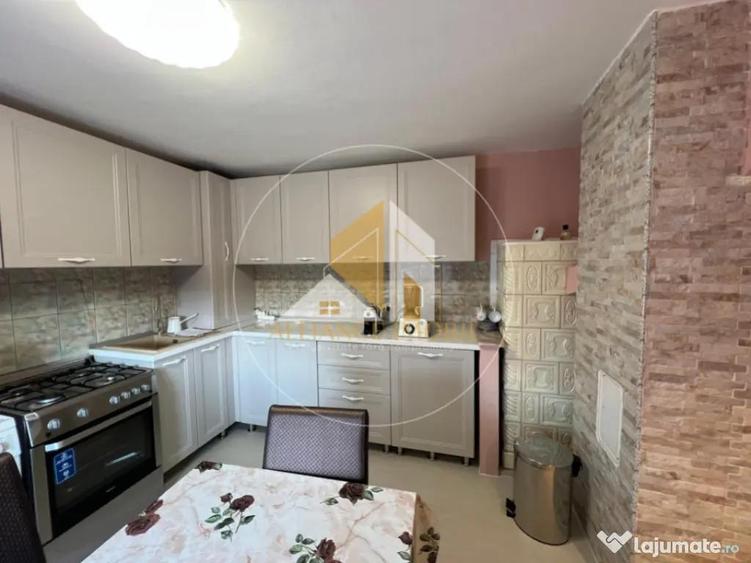 Apartament cu 2 camere semidecomandat, mobilat în Unirea