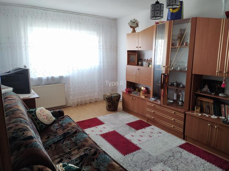Inchiriez ap 3 camere zona centrala