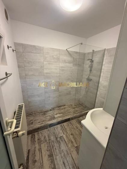 Casă individuală cu 5 camere cu Canalizare în Basarab