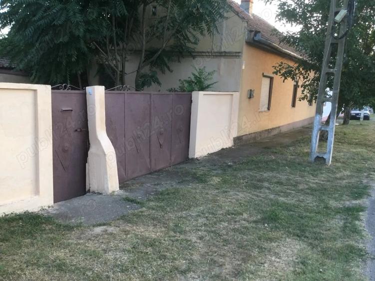 Casă cu 3 camere cu Teren 3300 Mp în Central