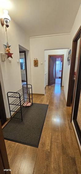 Apartament cu 4 camere decomandat în Răcădău