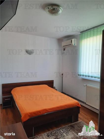 Casă cu 10 camere cu Teren 382 Mp în Sud