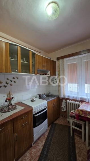 Apartament cu 2 camere semidecomandat, mobilat în Sebeș