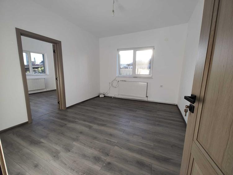 Casă cu 4 camere cu Teren 250 Mp în Iris