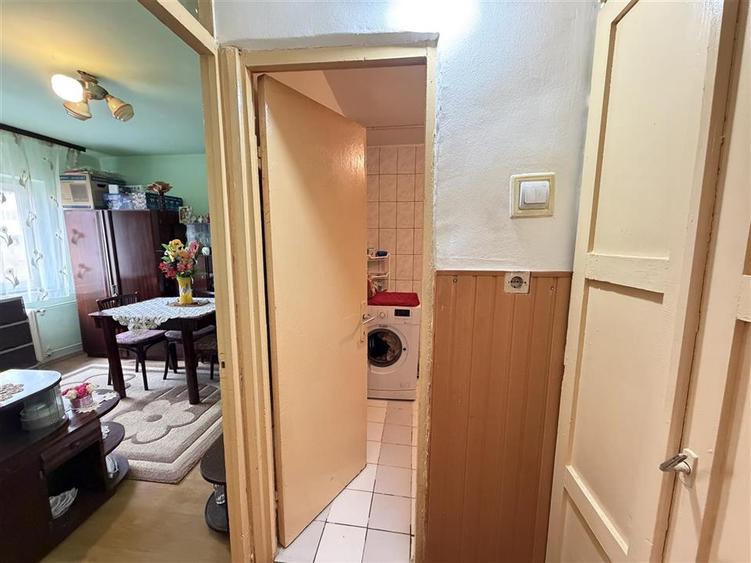 Apartament cu 3 camere decomandat în Rogerius