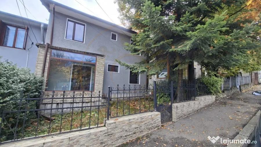 Casă cu 4 camere cu Teren 271 Mp în Central