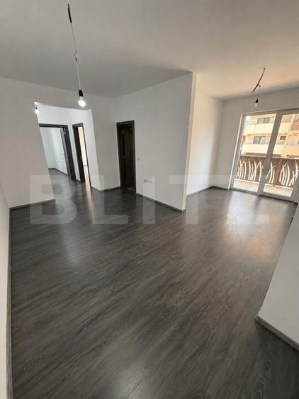Apartament cu 3 camere decomandat, mobilat în Sud
