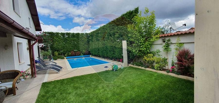 Casă individuală cu 5 camere cu Piscina în Vest