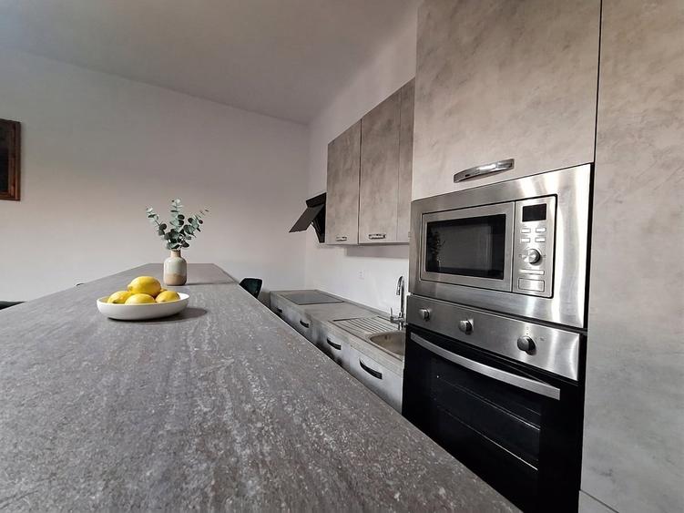 Apartament cu 2 camere decomandat, mobilat în Ultracentral