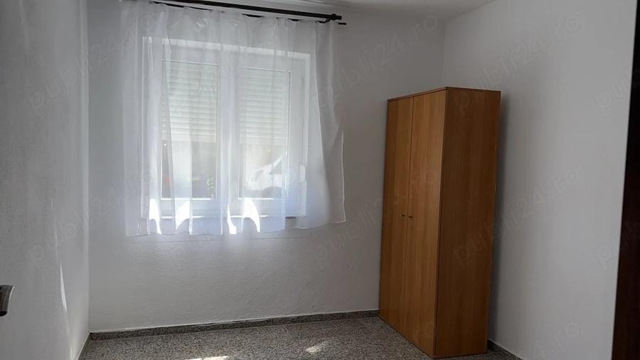 Apartament cu 3 camere semidecomandat în Cetate