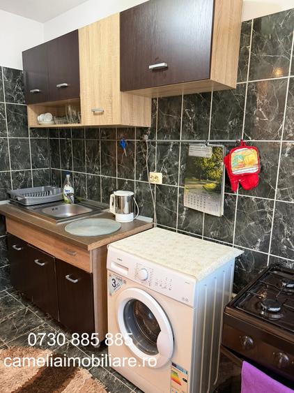 Apartament cu 3 camere semidecomandat în Gorjului