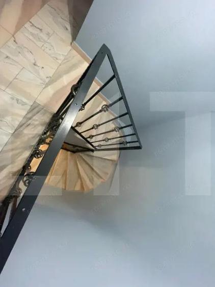 Apartament cu 4 camere decomandat în Girocului