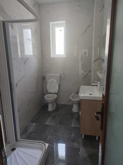 Casă individuală cu 7 camere cu Canalizare în Semicentral