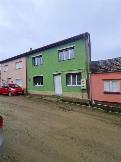 Casă individuală cu 6 camere decomandat cu Teren 250 Mp în Iorga