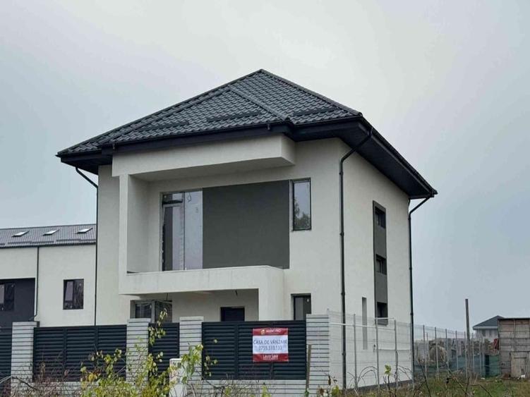 Casă individuală cu 5 camere cu Teren 406 Mp în Central