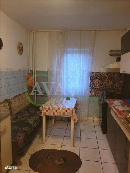 Apartament cu 3 camere semidecomandat în Central