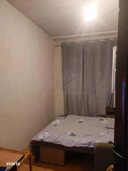 Apartament cu 3 camere semidecomandat în Mircea cel Bătrân