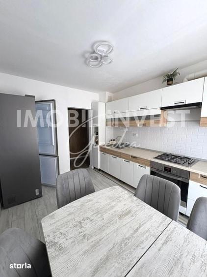 Apartament cu 3 camere în Cetate