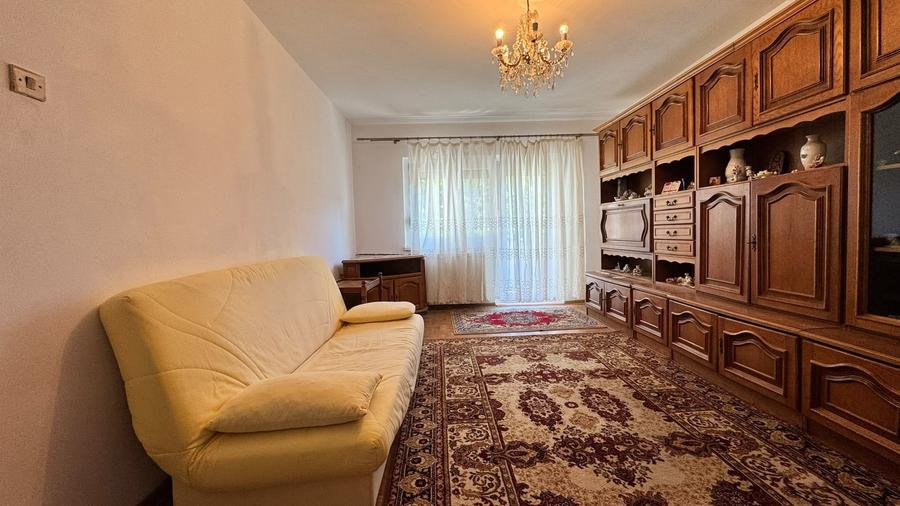 Apartament cu 3 camere decomandat în Decebal