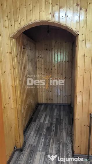 Casă cu 5 camere cu Teren 240 Mp în 16 Februarie