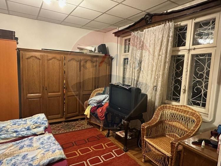 Casă individuală cu 6 camere cu Teren 2200 Mp în Periș