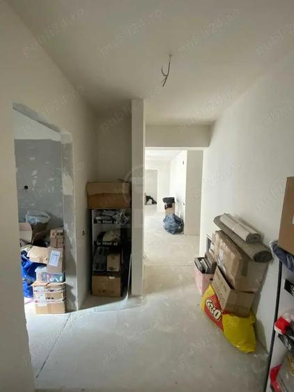 Apartament cu 3 camere semidecomandat în Florești