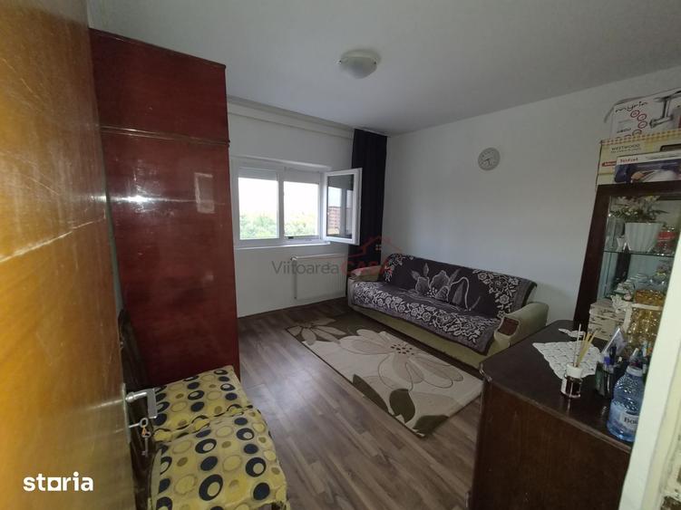 Apartament cu 3 camere în Tei