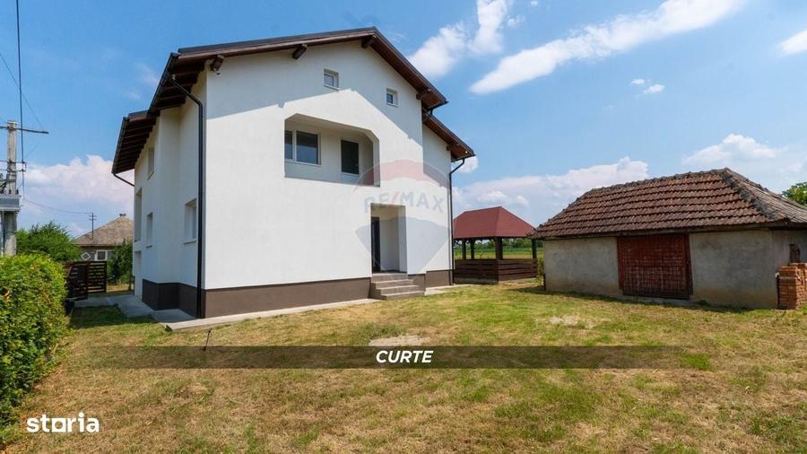 Casă cu 4 camere în Mireșu Mare