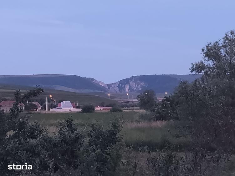 Teren de 7200 mp, în Petrești
